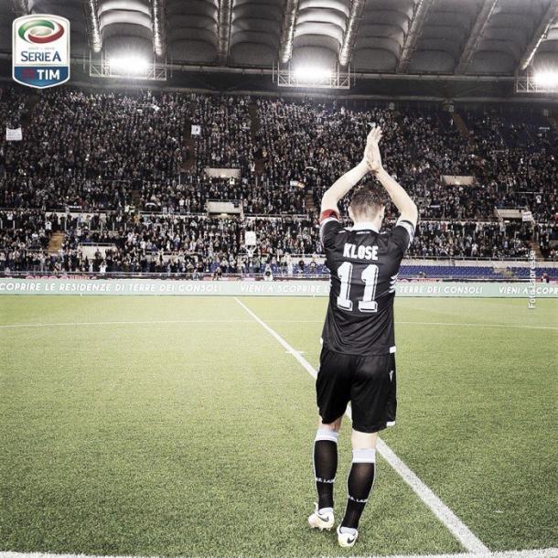 Miro Klose dio una vuelta de honor al Olímpico para despedirse de la afición laziale | Foto: Serie A