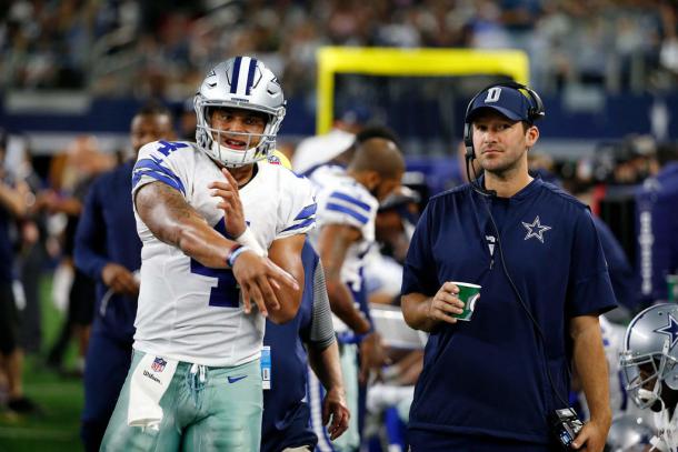 Tony Romo watches as Dak Prescott warms up before a game | Source: AP Images