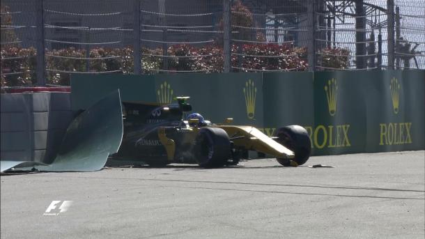 Jolyon Palmer's bad start to the season got worse after he crashed  out in Q1. (Image Credit: @F1 Twitter)