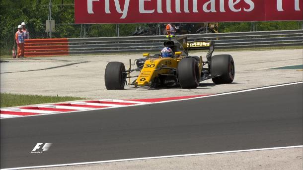 Jolyon Palmer's session ended with a broken front-wing and puncture after running wide at Turn 4. (Image Credit: Formula 1)