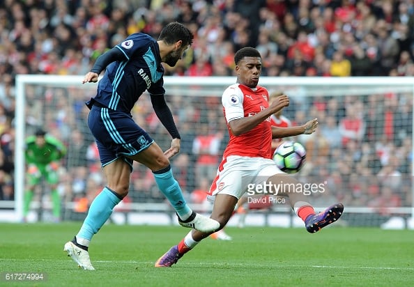 Antonio Barragan being closed down by Alex Iwobi during Saturday's stalemate | Photo: GettyImages / David Price