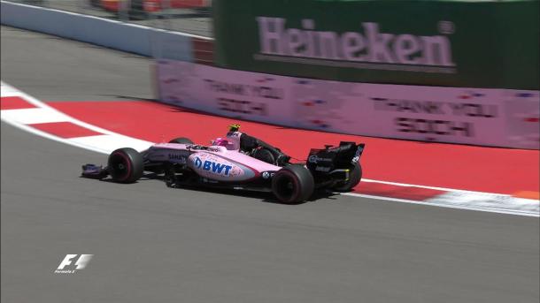 Esteban Ocon's engine cover came loose and briefly brought out the red-flag. (Image Credit: @F1 Twitter)