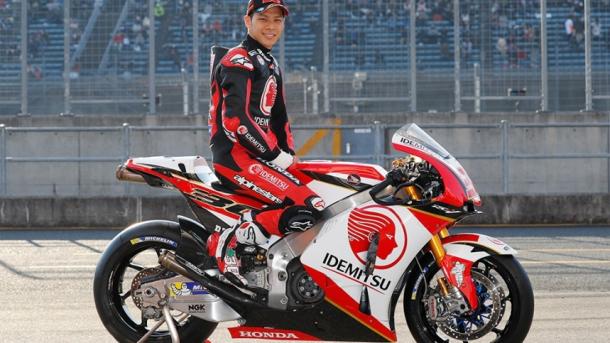 Nakagami posa con su nueva MotoGP / Honda Racing