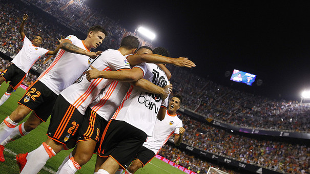 Los jugadores del Valencia CF celebran el gol de Dani Parejo. | Foto: valenciacf.com