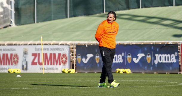 Pizzi en un entrenamiento con el Valencia. | Imagen: www.valenciacf.com