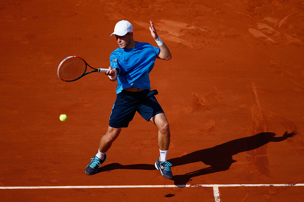 Diego Schwartzman returning a shot against Gael Monfils at Roland Garros in 2015 (PhotoJulian Finney/Getty Images)