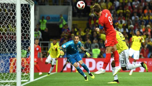 Kane en la mejor ocasión de la primera parte. Foto: FIFA vía Getty Images.