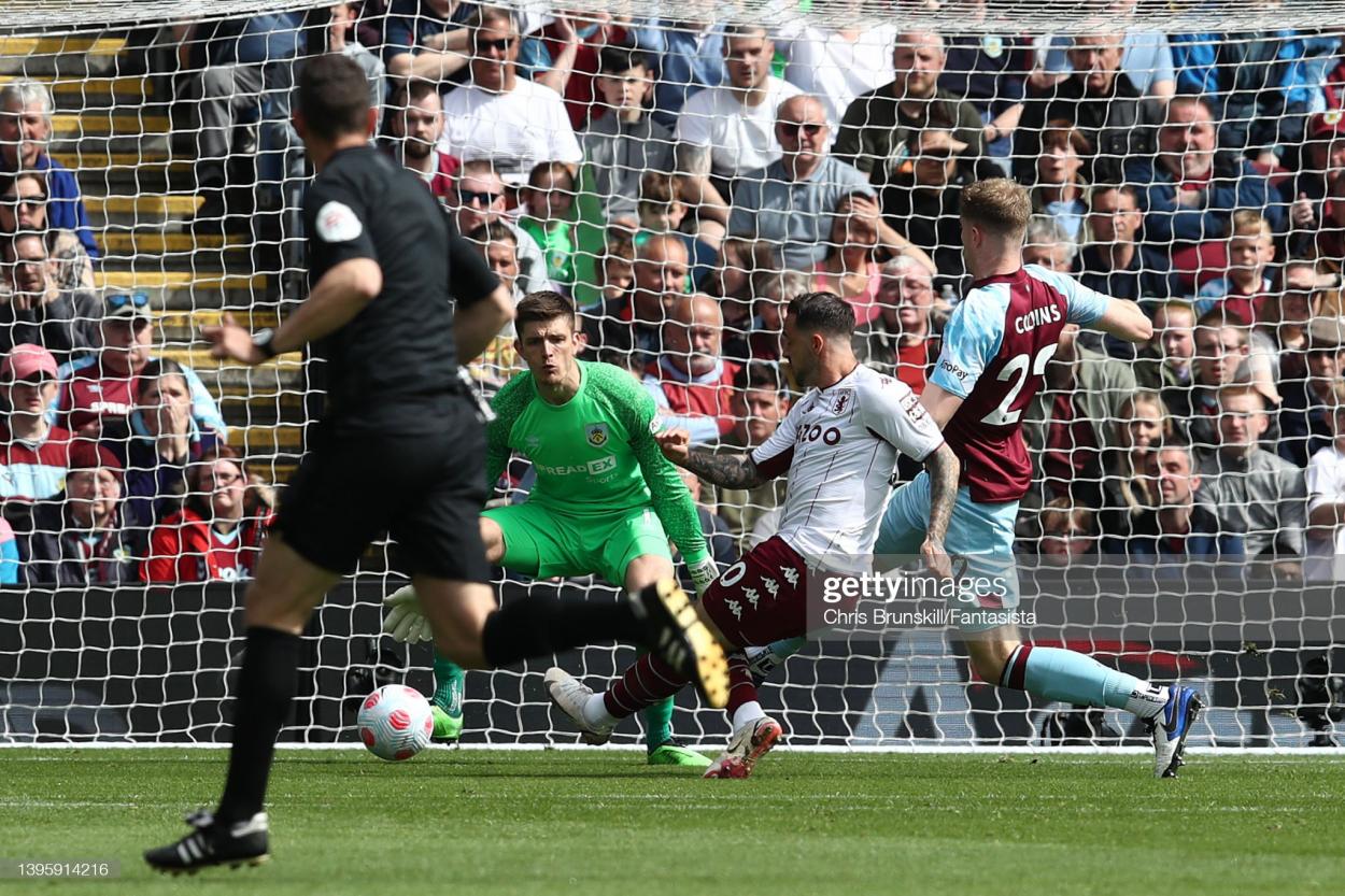 <strong><a  data-cke-saved-href='https://www.vavel.com/en/football/2022/01/11/aston-villa/1098048-aston-villa-boss-steven-gerrard-unhappy-with-time-it-took-var-to-disallow-ings-strike.html' href='https://www.vavel.com/en/football/2022/01/11/aston-villa/1098048-aston-villa-boss-steven-gerrard-unhappy-with-time-it-took-var-to-disallow-ings-strike.html'>Danny Ings</a></strong> slides in the opening goal for <strong><a  data-cke-saved-href='https://www.vavel.com/en/football/2022/04/30/premier-league/1110143-watford-1-2-burnley-hornets-all-but-relegated-from-premier-league-as-clarets-score-late-double.html' href='https://www.vavel.com/en/football/2022/04/30/premier-league/1110143-watford-1-2-burnley-hornets-all-but-relegated-from-premier-league-as-clarets-score-late-double.html'>Aston Villa</a></strong>: Chris Brunskill - Fantasista/GettyImages