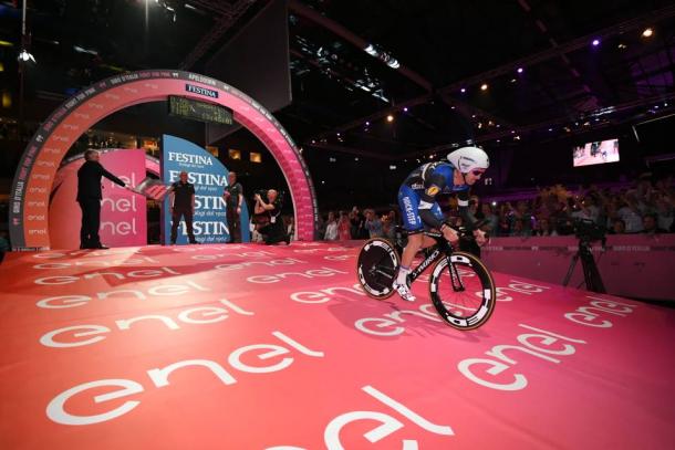 Abarrotado el Omnisport de Apeldoorn para vivir la salida del Giro | Fuente: Giro de Italia oficial.