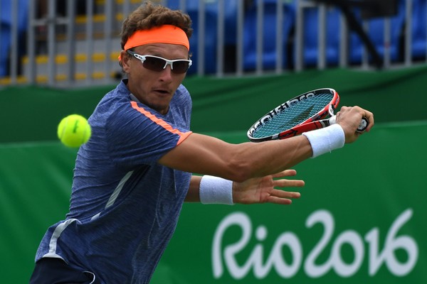 Istomin competing against Ferrer in the first round of the Rio Olympics (Luis Acosta / AFP)
