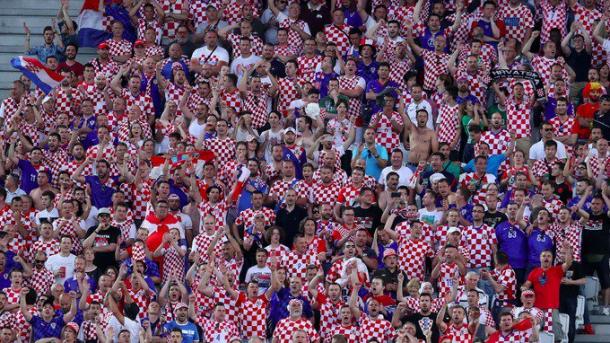Supporters croati. | Fonte: twitter.com/itvfootball