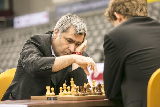 Ivanchuck, en la partida que ganó a Carlsen. | Foto: Maria Emelianova (qatarchess2016.com)