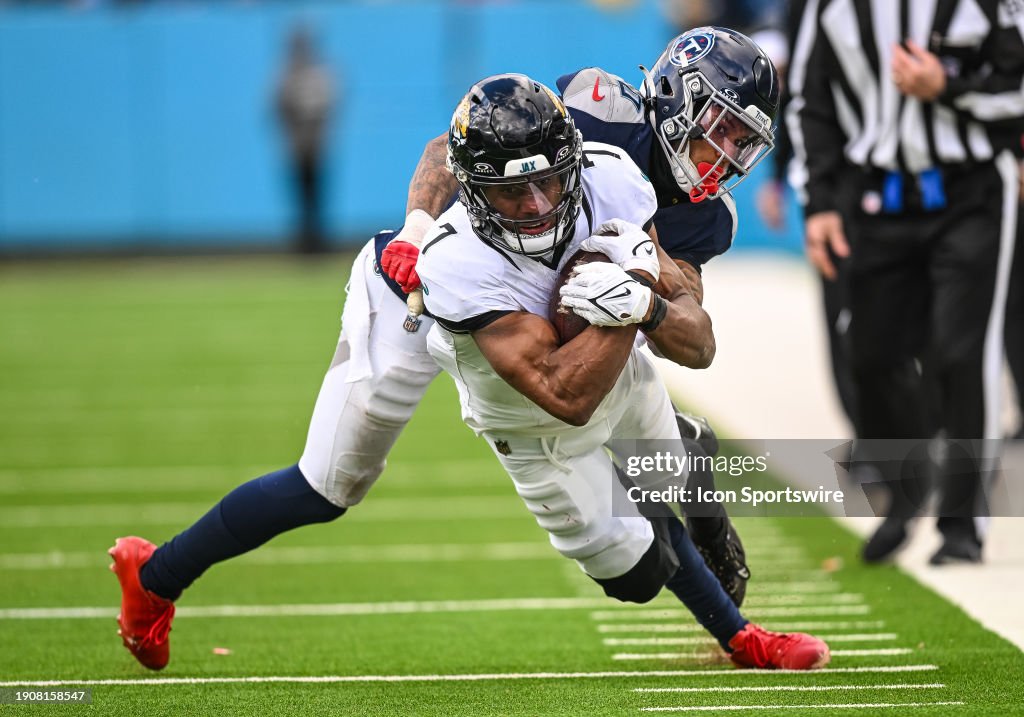 Jacksonville Jaguars wide receiver Zay Jones (7) runs up the sideline past Tennessee Titans cornerback Sean Murphy-Bunting (0) during the NFL game between the Tennessee Titans and the Jacksonville Jaguars on January 7, 2024, at Nissan Stadium in Nashville, TN. (Photo by Bryan Lynn/Icon Sportswire via Getty Images)