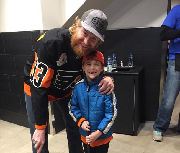 Jake Voracek and Antonio at the Flyers' Fight for Wives Carnival | (Photo: Carlo Iacono Vavel.com)