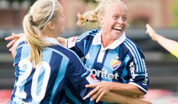 Hanna Lundqvist shares her joy with teammates | Source: alliansen.dif.se