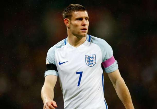Milner capitaneando la selección inglesa. Foto: The FA