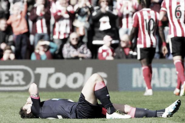 Daryl Janmaat will miss Saturday's game | Photo: Getty