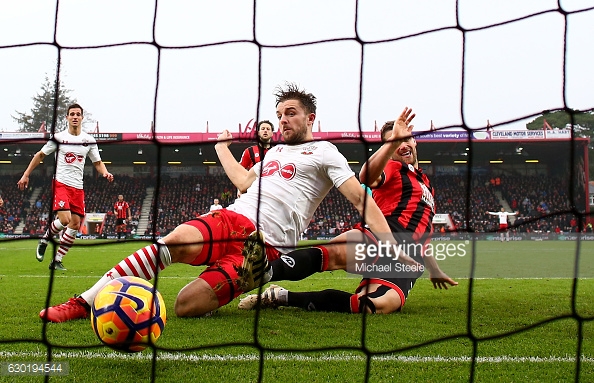 Jay Rodríguez anota uno de sus goles al Bournemouth | Foto: Getty Images