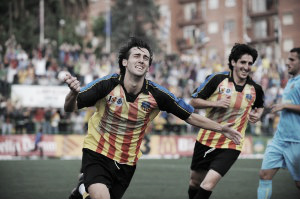 Lanzarote, celebrando un gol con la UE Sant Andreu | Foto: flamaiginesta.com