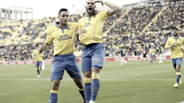 Jesé Rodríguez y David Simón celebran un gol en el Estadio Gran Canaria - Foto vía: udlaspalmas.es