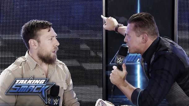 La discusión en Talking Smack. | Foto: WWE