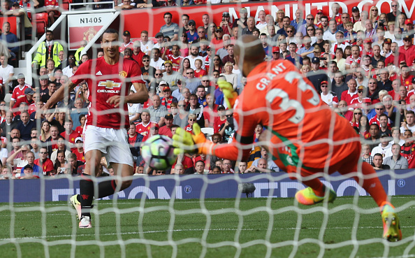 Ibra teve inúmeras chances de gol, mas parou em bela atuação de Grant | Foto: John Peters/Man Utd via Getty Images