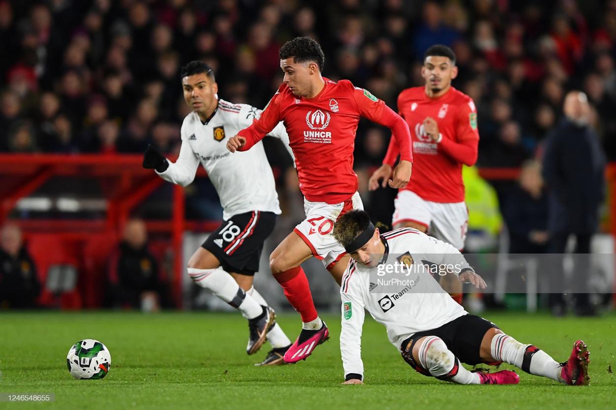 <strong><a  data-cke-saved-href='https://www.vavel.com/en/football/2023/01/25/1135720-nottingham-forest-0-3-manchester-united-post-match-player-ratings.html' href='https://www.vavel.com/en/football/2023/01/25/1135720-nottingham-forest-0-3-manchester-united-post-match-player-ratings.html'>Brennan Johnson</a></strong> racing past Lisandro Martinez and Casemiro. (Photo by Jon Hobley/MI News/NurPhoto/Getty Images.)