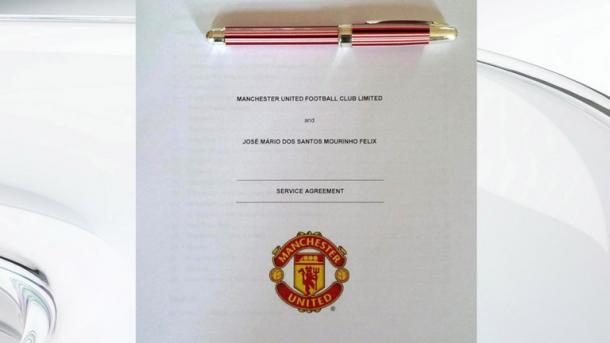 Mourinho compartió en las redes sociales la imagen de su nuevo contrato. Foto: Sky Sports