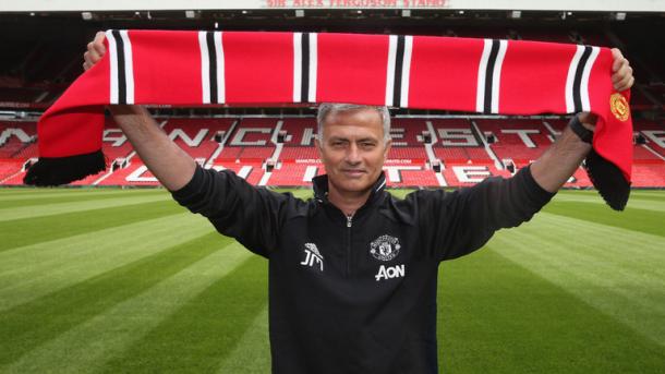 Mourinho en su presentación con los colores del United. Foto: Sky Sports
