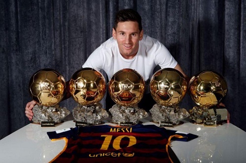 Messi posa con sus cinco Balones de Oro | FCB