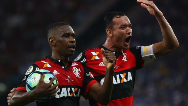 Dupla de zaga titular garantiu segurança para o Flamengo; temporada positiva rendeu renovação de contrato para Juan | Foto: Gilvan de Souza/Flamengo