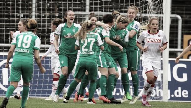 Werder Bremen celebrate Schiechtl's goal (Source: werder.de)