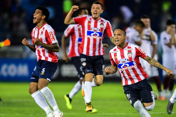 Junior derrotando a Lanús en la Copa Sudamericana | Foto: CONEMBOL