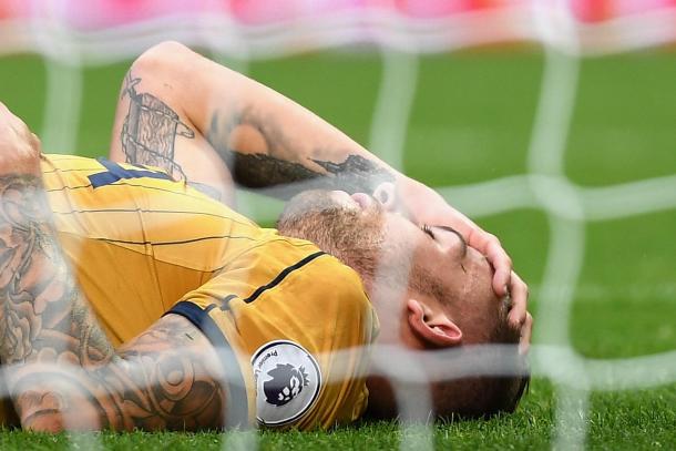 Alderweireld en la lesión. Foto: Sky Sports