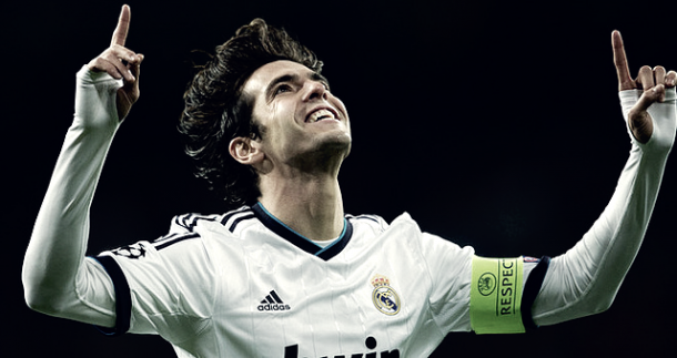 Kaka celebra uno de los goles ante el Ajax Fotografía: VAVEL