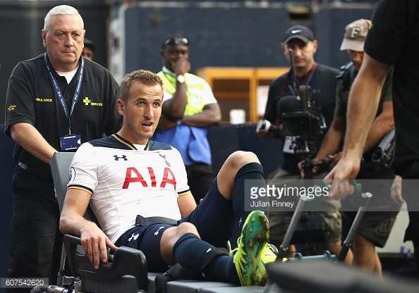 Kane being taken off on a stretcher against Sunderland (photo: Getty Images / Julian Finney)