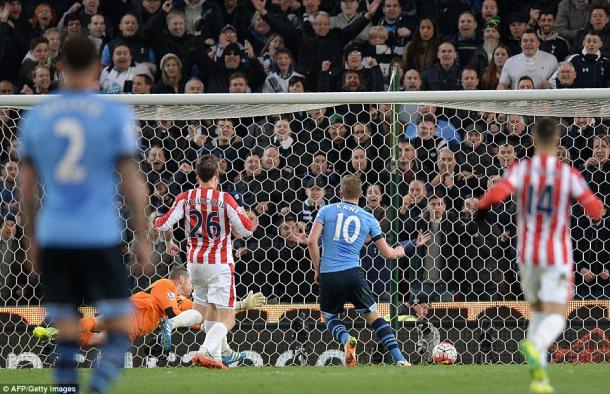 Kane taps in against Stoke (photo: Getty Images)
