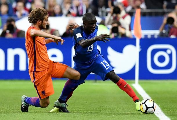 Ngolo Kanté realizó una destacada primera parte en la presión. | FOTO: FFF.fr