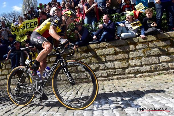 Philippe Gilbert sul Kapelmuur | Photo: Ronde Van Vlaanderen, Photo News