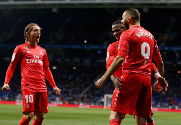 Benzema, Modric y Vinicius celebran el tercer gol/ Foto: Real Madrid