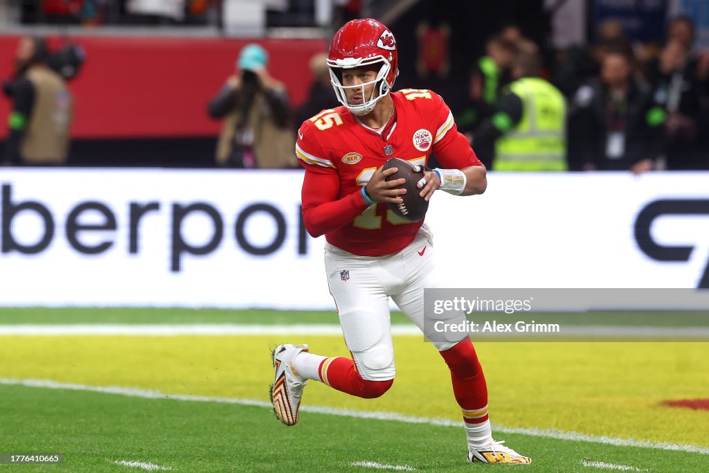 Patrick Mahomes #15 of the <strong><a  data-cke-saved-href='https://www.vavel.com/en-us/nfl/2023/08/08/1152923-2023-nfl-season-preview-afc-west.html' href='https://www.vavel.com/en-us/nfl/2023/08/08/1152923-2023-nfl-season-preview-afc-west.html'>Kansas City Chiefs</a></strong> looks to pass 1qduring the NFL match between Miami Dolphins and <strong><a  data-cke-saved-href='https://www.vavel.com/en-us/nfl/2023/08/08/1152923-2023-nfl-season-preview-afc-west.html' href='https://www.vavel.com/en-us/nfl/2023/08/08/1152923-2023-nfl-season-preview-afc-west.html'>Kansas City Chiefs</a></strong> at Deutsche Bank Park on November 05, 2023 in Frankfurt am Main, Germany. (Photo by Alex Grimm/Getty Images)