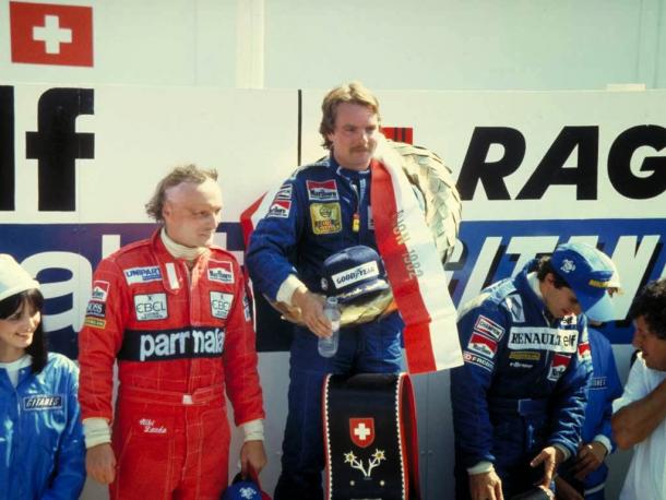 Keke Rosberg en el podio del Gran Premio de Suiza de 1982 | Fuente: www.pinterest.com