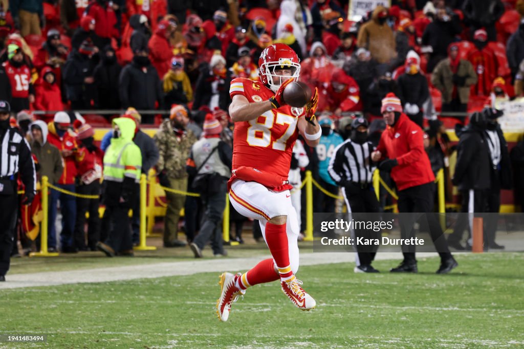 <strong><a  data-cke-saved-href='https://www.vavel.com/en-us/nfl/2024/01/22/1169580-patrick-mahomes-outduels-josh-allen-to-set-up-a-matchup-with-the-baltimore-ravens.html' href='https://www.vavel.com/en-us/nfl/2024/01/22/1169580-patrick-mahomes-outduels-josh-allen-to-set-up-a-matchup-with-the-baltimore-ravens.html'>Travis Kelce</a></strong> #87 of the Kansas City Chiefs warms up prior to an NFL wild-card playoff football game against the Miami Dolphins at GEHA Field at Arrowhead Stadium on January 13, 2024 in Kansas City, Missouri. (Photo by Kara Durrette/Getty Images)