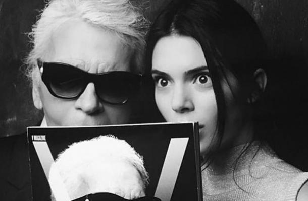 Kendall Jenner junto a Karl Lagerfeld| Vía: Instagram @Kendalljenner