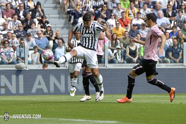 Khedira dispara en la acción del primer gol 'bianconero'. | Foto: juventus.com