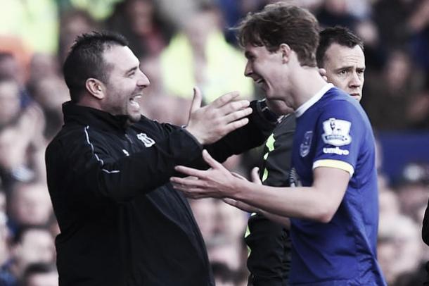 David Unsworth congratulates teenager Kieran Dowell after an impressive performance. | Photo: Getty Images