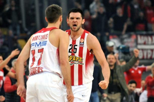 Mantzaris y Papanikolau celebran el triunfo (Euroleague.net)