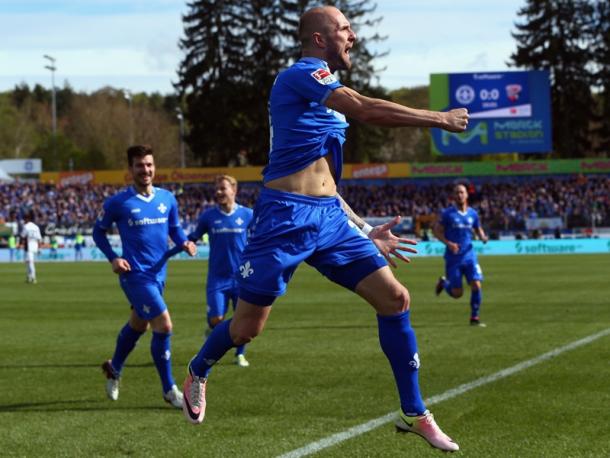 Rausch celebrates the opening goal. | Image: kicker - Getty Images