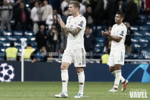 Toni Kroos intenta animar a sus compañeros | Foto: VAVEL