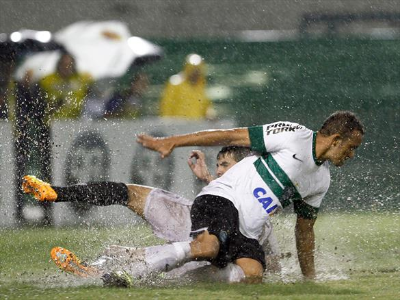Carlinhos herdará a vaga de Juan, machucado. (Foto: Divulgação/ Coritiba FC)